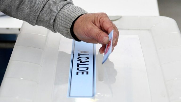 Un voto y ganan: Las tres comunas de Chile donde solo hay un candidato a alcalde