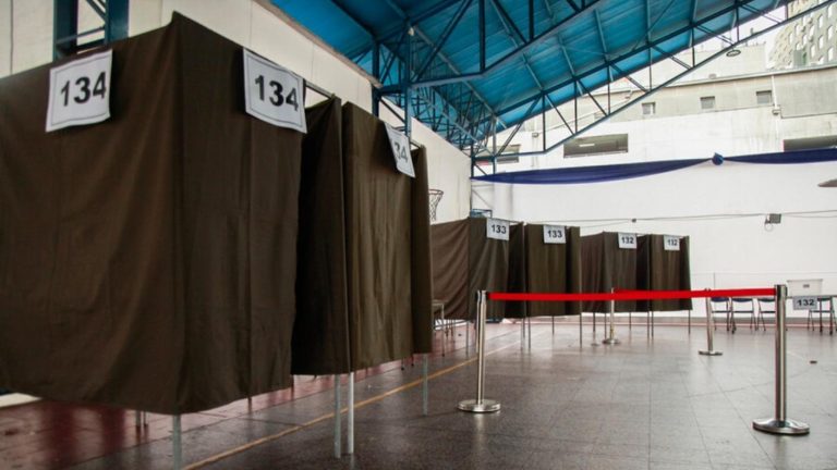 Elecciones 2024: ¿Puedo votar con el carnet vencido o comprobante de renovación?
