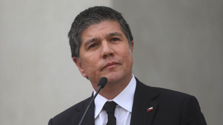 Manuel Monsalve renunció al Partido Socialista en medio de investigación por denuncia de violación