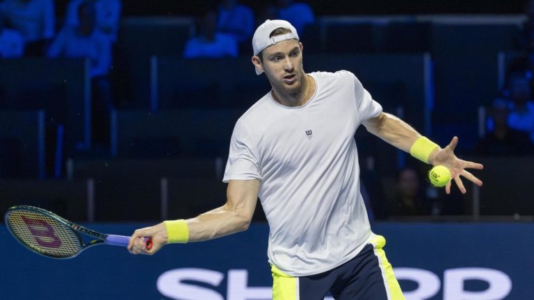 Nicolás Jarry avanzó a la segunda ronda del Masters 1000 de París y se citó con Carlos Alcaraz