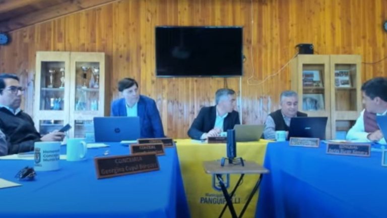 “Hay una bomba, corran”: Concejo municipal en Panguipulli fue suspendido por posible artefacto explosivo