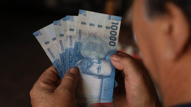 5 bonos y beneficios que se pagan en octubre: Revisa con tu RUT acá si recibes el dinero