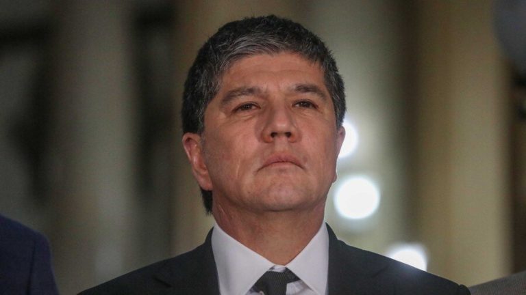 Abogados de Manuel Monsalve explicaron por qué ha guardado silencio tras denuncia de violación