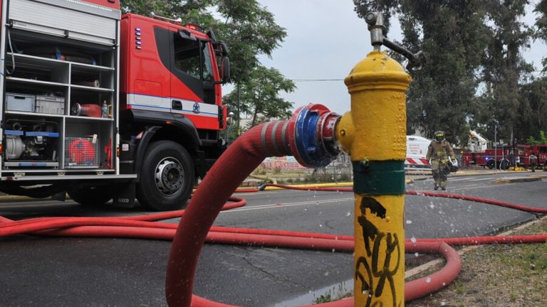 Desalojan bomberos no regularizados en Calera de Tango: Cuerpo oficial operaba en sede vecinal