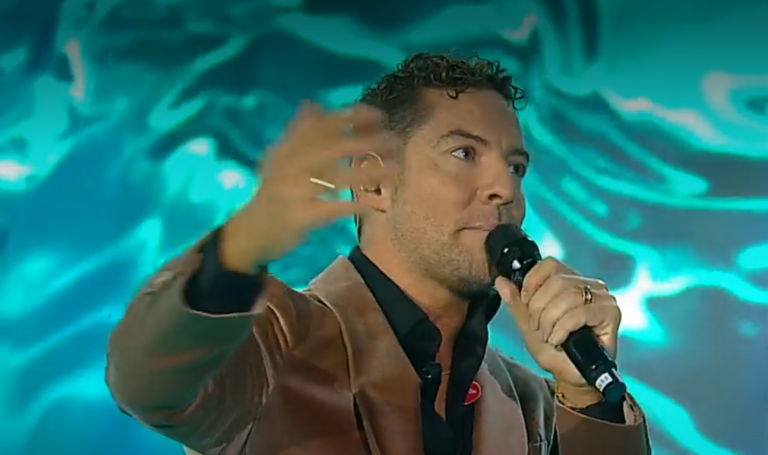 ¡Con un aplauso para Valencia! David Bisbal conquistó los escenarios de la Teletón 2024