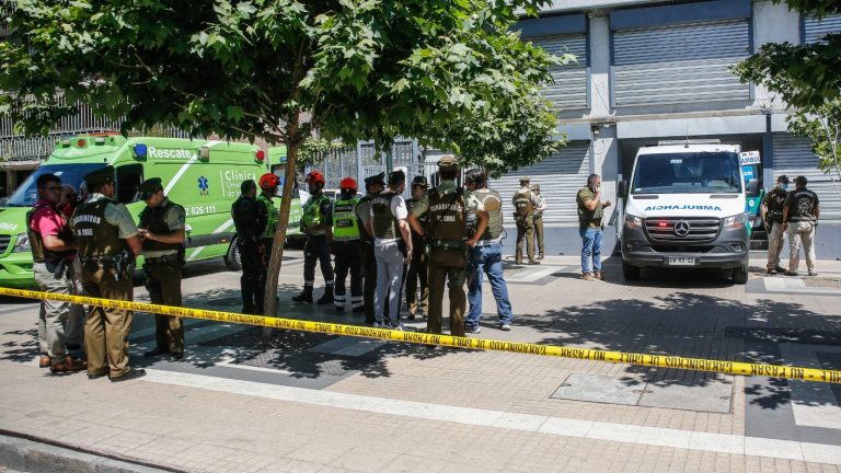 Tras seis horas liberan a trabajadora mantenida como rehén en Las Condes