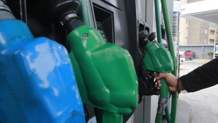 ESTO debes hacer con tu auto si cargaste en bencinera cerrada por venta de combustible adulterado