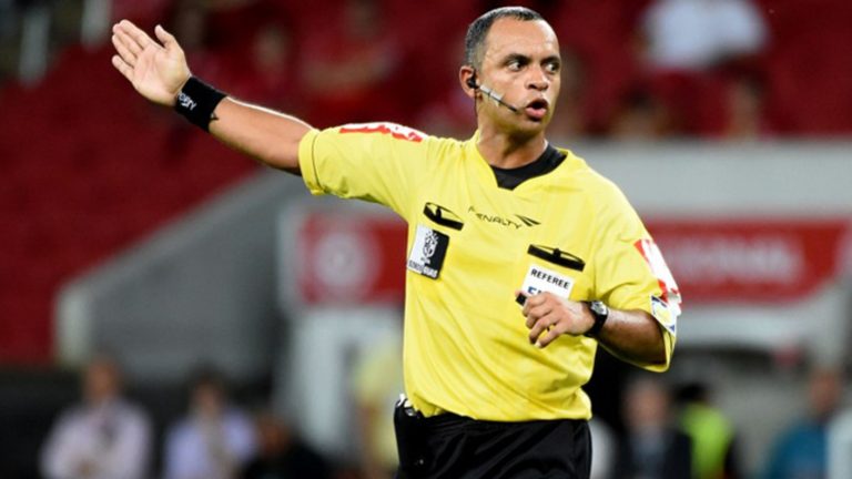 Cómo le ha ido a Chile con Wilton Sampaio, el polémico árbitro para el duelo ante Perú