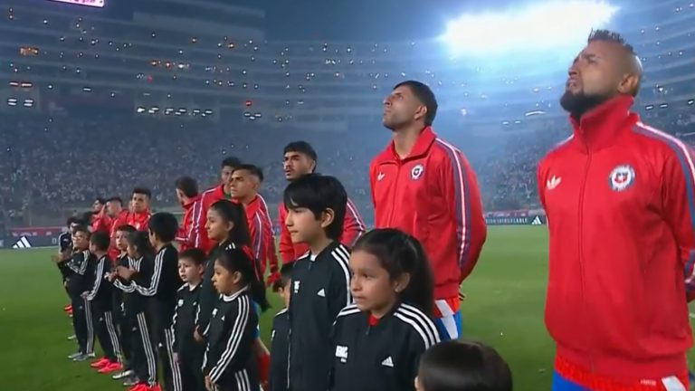 Se calienta en Lima: Himno chileno recibe ensordecedoras pifias por parte de los hinchas locales
