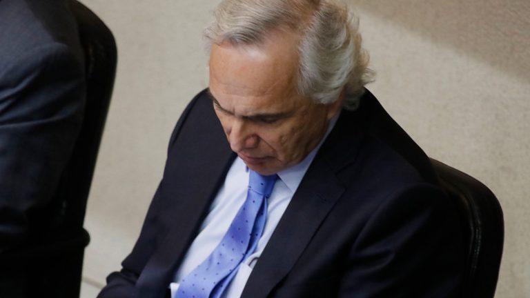 Ex ministro Andrés Chadwick declaró por casi tres horas como imputado en arista de Caso Audios