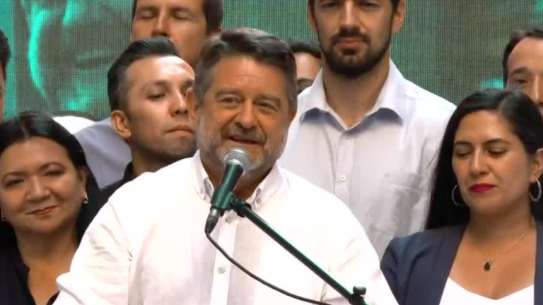 Claudio Orrego llamó a la colaboración tras victoria en la RM: “Ha ganado la moderación y el diálogo”