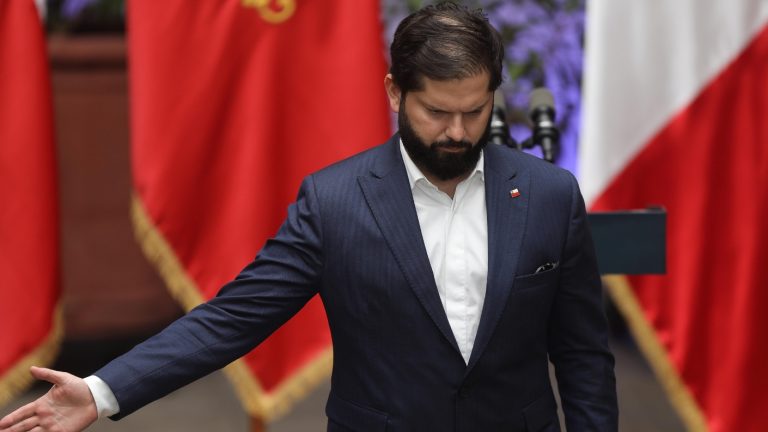 Abogado del pdte. Boric niega presunto acoso del mandatario y entrega su versión de los hechos