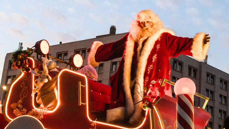 Caravana Navideña de Coca Cola 2024: Revisa por dónde y cuándo pasará junto al Viejito Pascuero