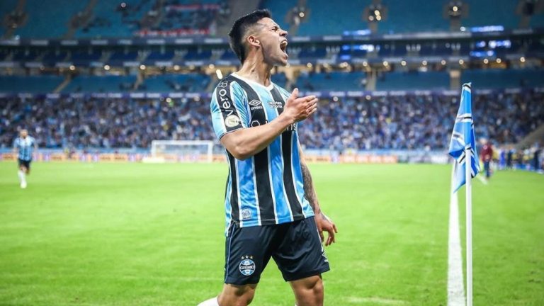 Titular y elogiado: El espectacular momento de Alexander Aravena en Gremio que ilusiona a La Roja