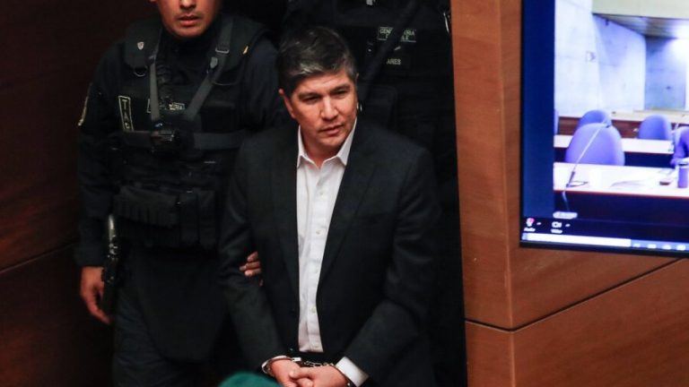 Manuel Monsalve fue visitado por sus abogados en cuartel de la PDI: Reiteraron su inocencia