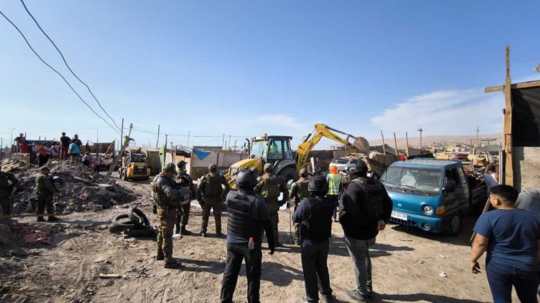 Realizan masivo desalojo en gigantesca toma de Cerro Chuño: Fue base de facción del Tren de Aragua