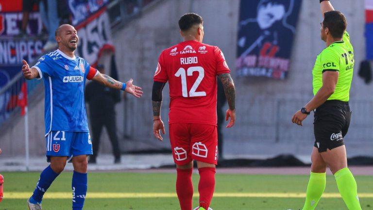 Insultos, gestos de Patricio Rubio y bengalas: El informe de José Cabero tras final de la Copa Chile