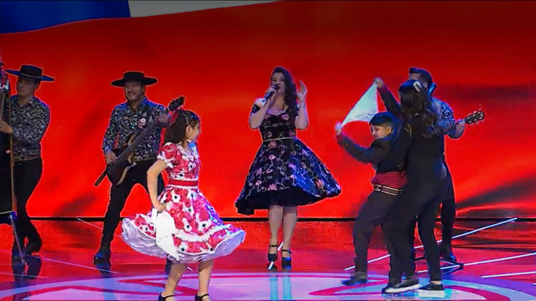 Debutó junto a Entremares y conmovió al público: La emotiva danza de Carlos en la Teletón 2024