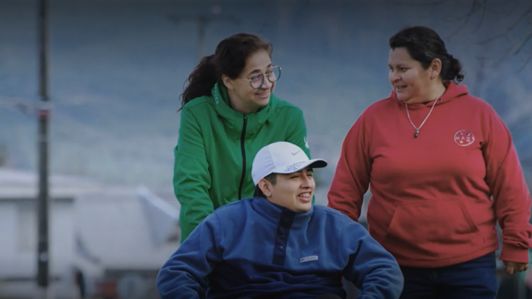 ¡Una maternidad compartida! La historia de Joaquín conmovió al Teatro Teletón