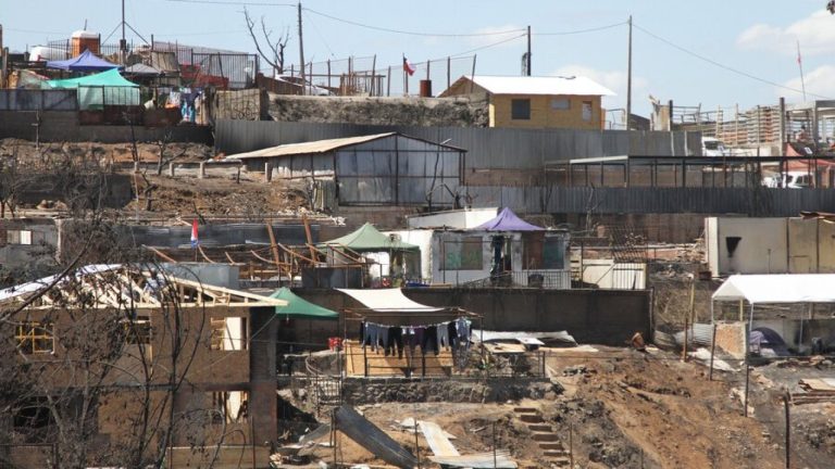 Detienen a 4 personas por megaincendio de Valparaíso en Conaf: Hay 2 trabajadores activos