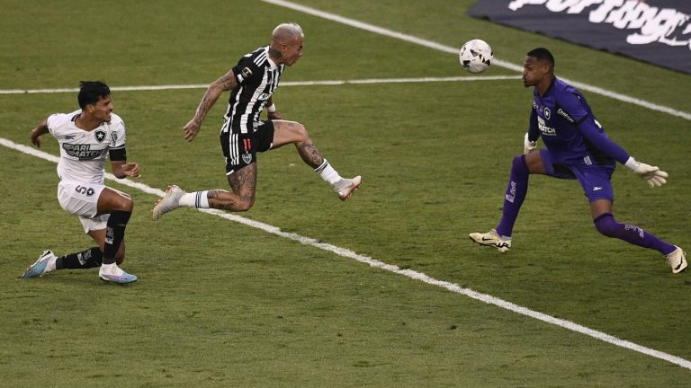 Esta vez no pudo: Las 2 claras chances que tuvo Eduardo Vargas en la final de la Libertadores