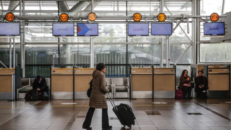 Tras no lograr acuerdo: Funcionarios de la DGAC anuncian paro indefinido a partir de mañana