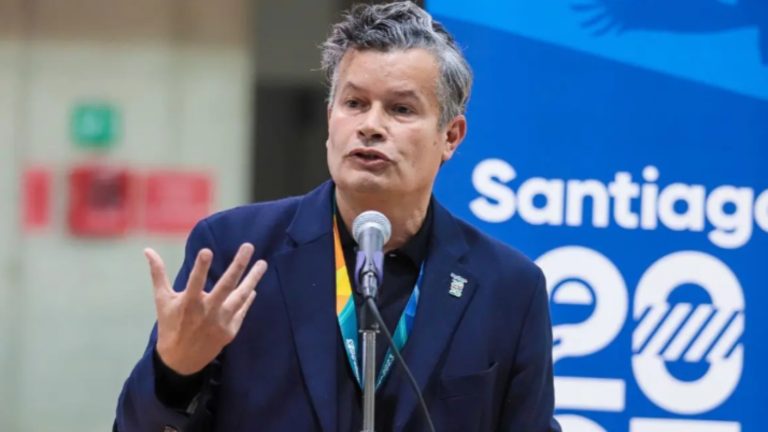 La molestia y fuerte respuesta de Felipe Bianchi tras polémica por millonarios sueldos en Santiago 2023