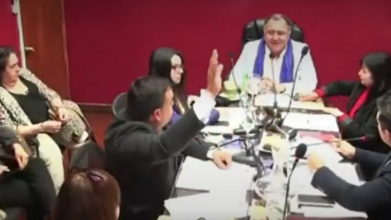 “Pregúntele a Dios”: Alertan millonario déficit en administración de alcalde saliente en Graneros