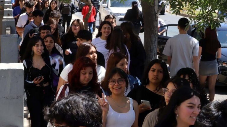 Iniciaron las postulaciones a la Becas Junaeb 2025: Así puedes hacerlo paso a paso