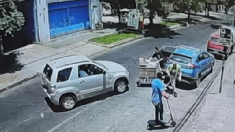 Hombre fue arrollado por auto que huía de bencinera sin pagar