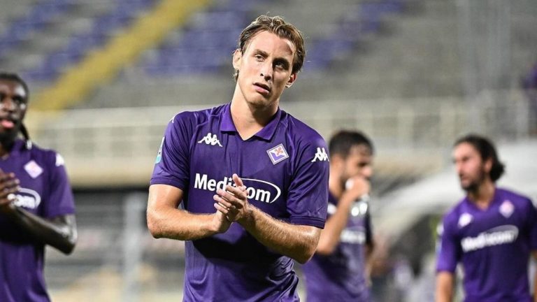 Lo que se sabe de Edoardo Bove, el jugador de la Fiorentina que se desplomó en pleno partido