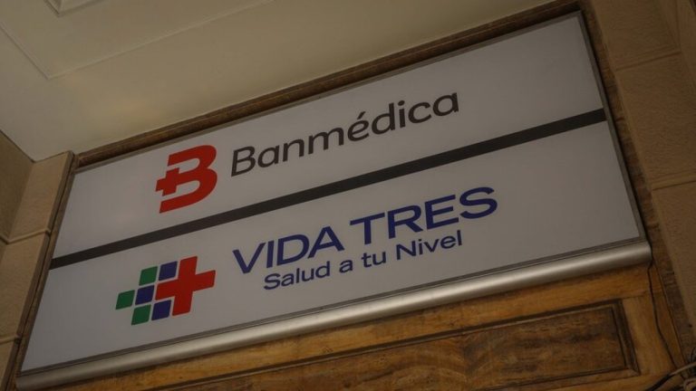 Polémica por plan de devolución de las isapres: Parlamentarios piden revisar Ley Corta