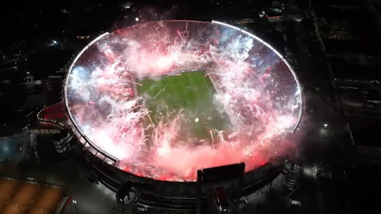 Uno sacó la peor parte: Conmebol sancionó a Peñarol y River por pirotecnia en la Libertadores