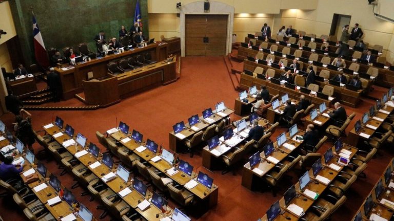 Congreso despacha a ley proyecto de reajuste del sector público: 4,9% gradual hasta junio de 2025