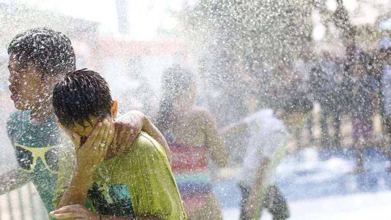 Conoce ACÁ dónde están ubicadas las 43 PLAZAS DE AGUA de la Región Metropolitana