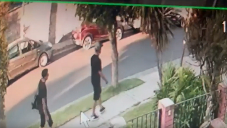 Adultos mayores sufrieron violento turbazo en Maipú: Los golpearon y robaron regalos de Navidad