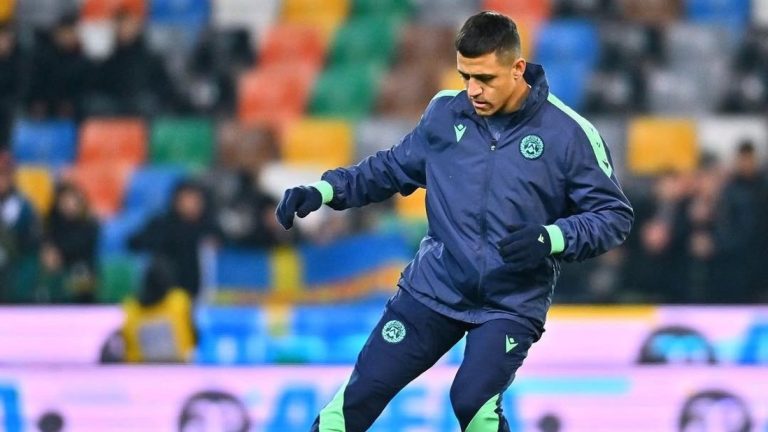 “No era el partido”: DT del Udinese aclaró ausencia de Alexis Sánchez en triunfo clave