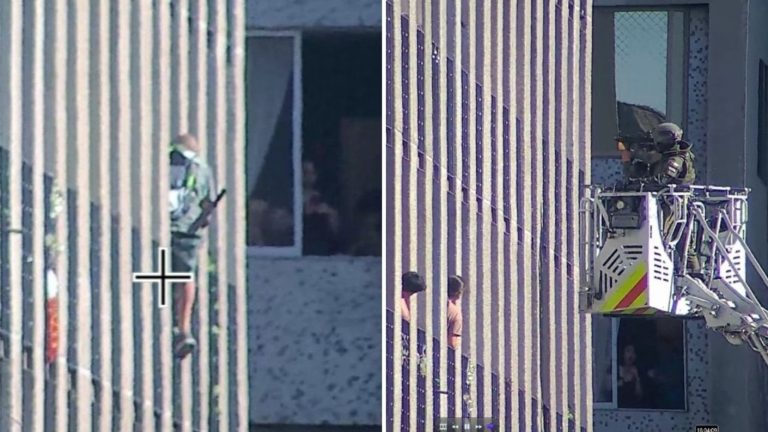 Tenía un arma blanca: Hombre fue detenido tras intentar escalar edificio en Santiago Centro