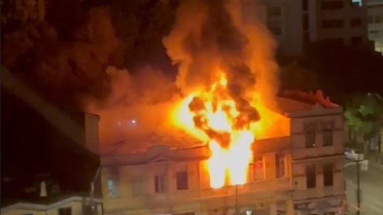 Incendio en Valparaíso terminó con un hombre muerto y una mujer detenida