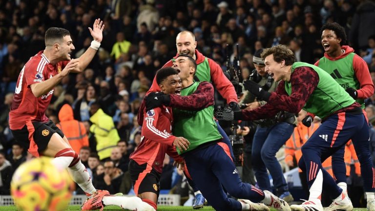 Sufre Guardiola: El City se desmoronó en los minutos finales y terminó perdiendo ante el United