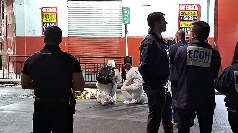Violento tiroteo dejó una persona fallecida y un trabajador herido en Recoleta