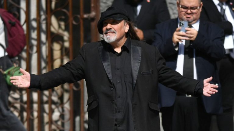 Captan a Negro Piñera de fiesta con Emeterio Ureta: “No va a dejar de tomar”