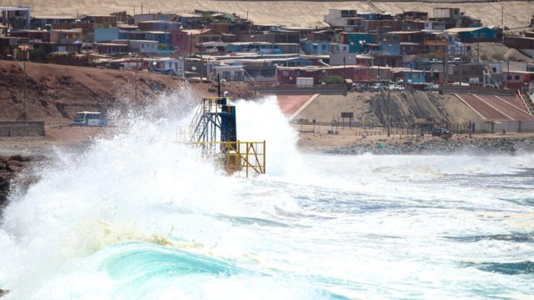 Región por región: Conoce acá cuál será la hora peak de marejadas este lunes 30 de diciembre