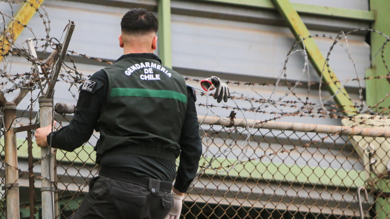 Agresión a gendarmes en cárcel de Rancagua retrasa salida de Jorge Valdivia