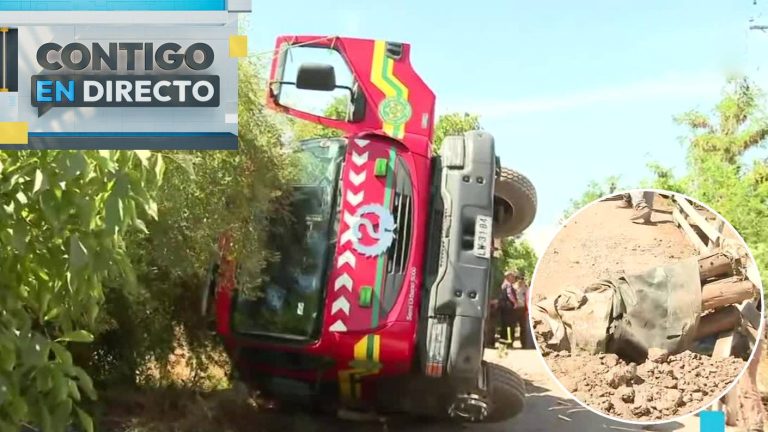 Camión de bomberos se volcó mientras se dirigía a un incendio en Talagante