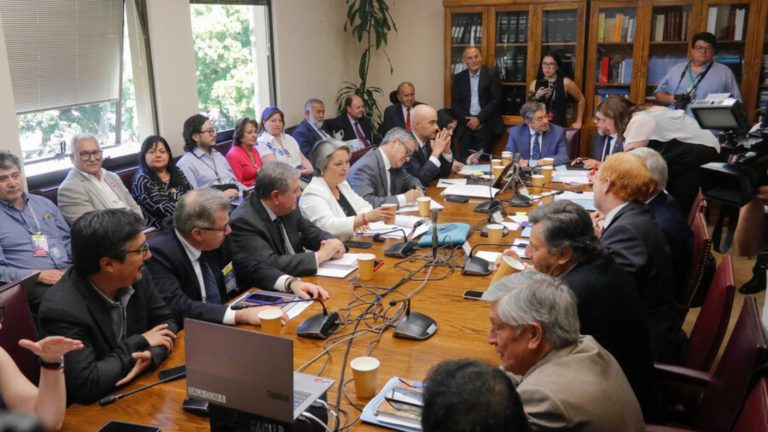 Cotización extra de 7% y aumento de PGU: Las claves del acuerdo en la reforma de pensiones