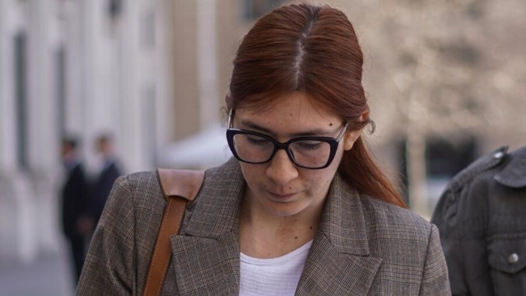 Diputada Pérez sostiene que solo borró chats “íntimos” con Daniel Andrade por Democracia Viva