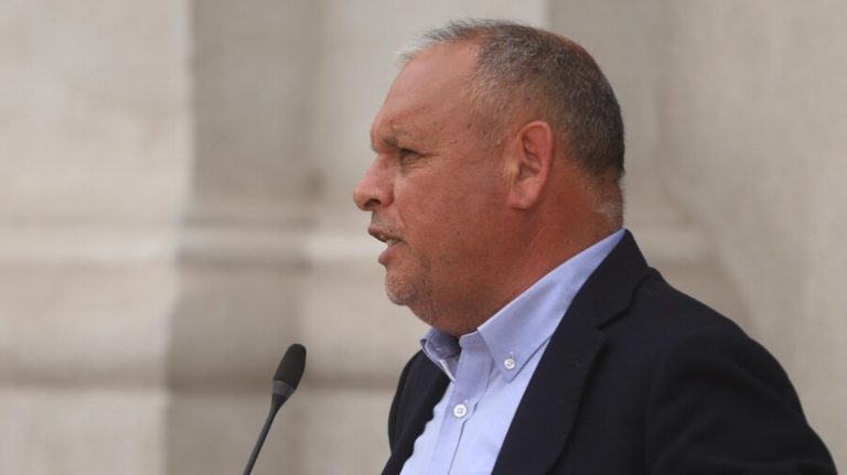 Rodrigo Mundaca a un año de incendios en Valparaíso: “La reconstrucción ha sido un fracaso”