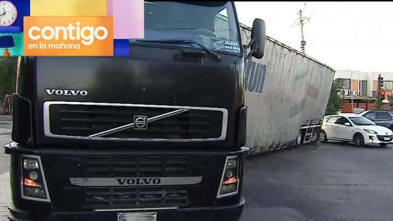 Gran congestión vehicular: Camión bloqueó el tránsito por desperfecto mecánico en Conchalí