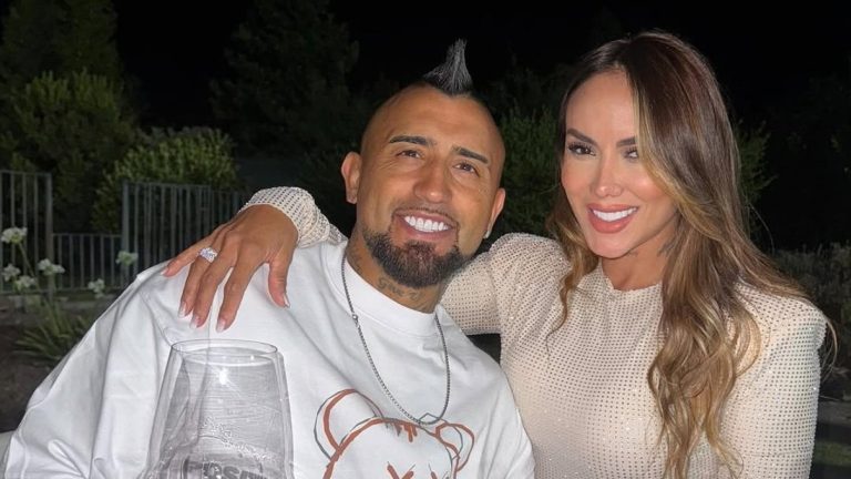 “Con esa cara”: Sonia Isaza se cansa y responde a comentario de usuario por Arturo Vidal